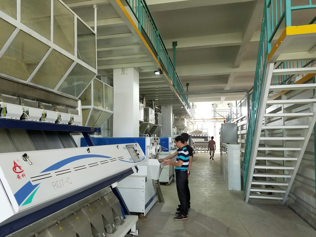 湖南益陽市白坪湖米業有限公司300T/D成套碾米工程